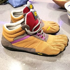 Vibram FiveFingers Womens V-Trek Insulated sz9-9.5